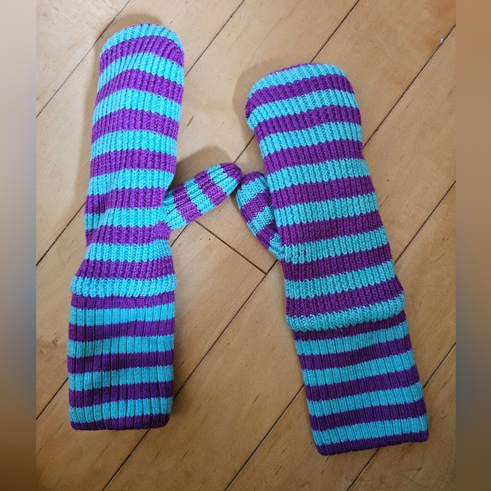 Lululemon 100% merino wool Sherpa fleece lined mittens